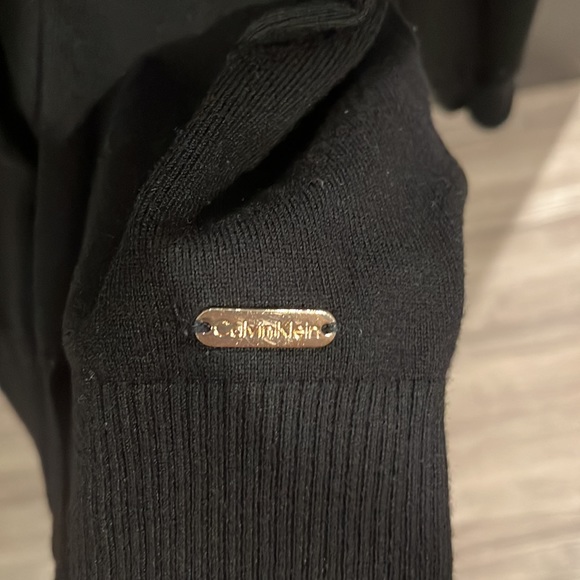 Black/White Calvin Klein Turtle Neck - Picture 2 of 3